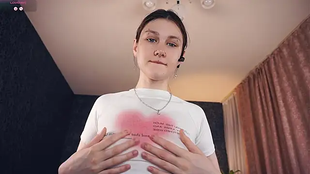 Snapshot of MoiraHavins chatting on October 30, 5:10 am MoiraHavins online show from October 30, 5:10 am