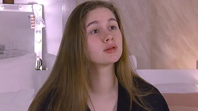 EllieHayes online show from February 8, 9:40 pm