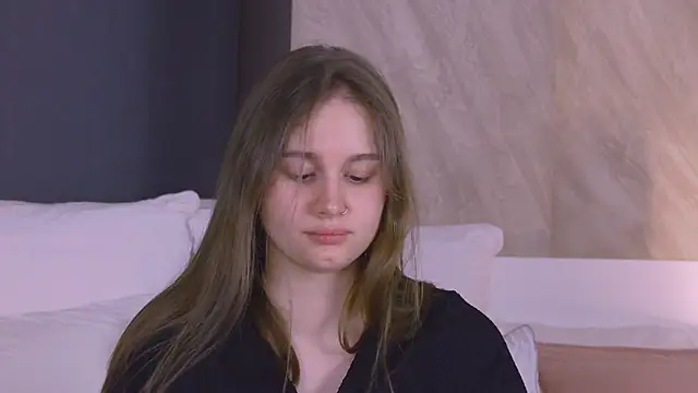 EllieHayes online show from April 4, 10:08 pm