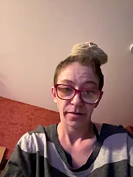 Stonermama666420 online show from December 21, 3:38 pm