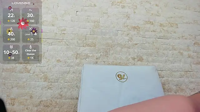 mia roldan  online show from December 1, 1:03 pm