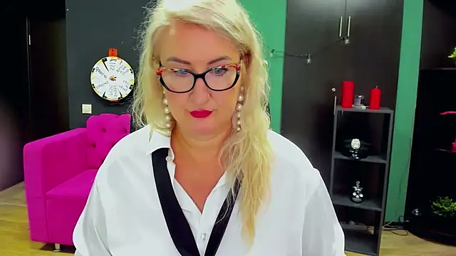 Snapshot of ChristyBrooks chatting on September 23, 3:10 pm ChristyBrooks online show from September 23, 3:10 pm