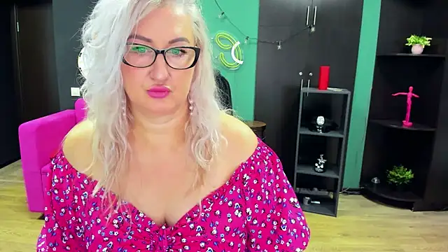 Snapshot of ChristyBrooks chatting on October 24, 10:11 am ChristyBrooks online show from October 24, 10:11 am