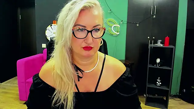 Snapshot of ChristyBrooks chatting on September 26, 3:31 pm ChristyBrooks online show from September 26, 3:31 pm