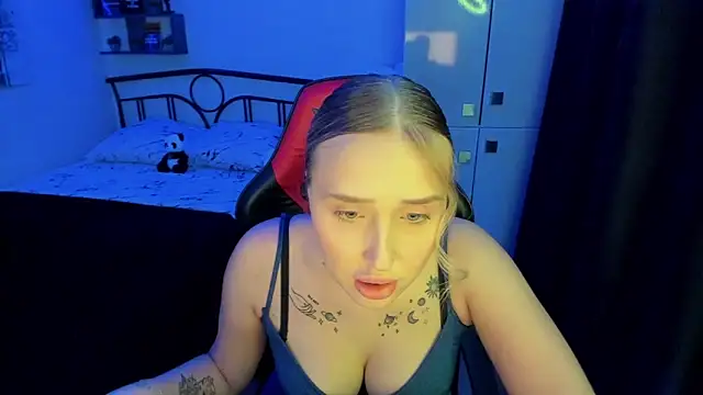 LinaTruly online show from October 17, 9:51 pm