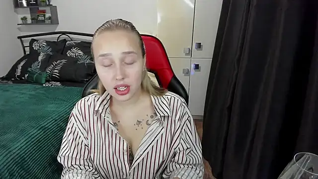 LinaTruly online show from October 9, 9:19 pm