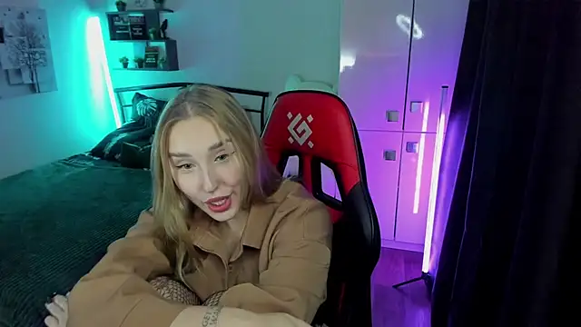 LinaTruly online show from October 10, 9:20 pm