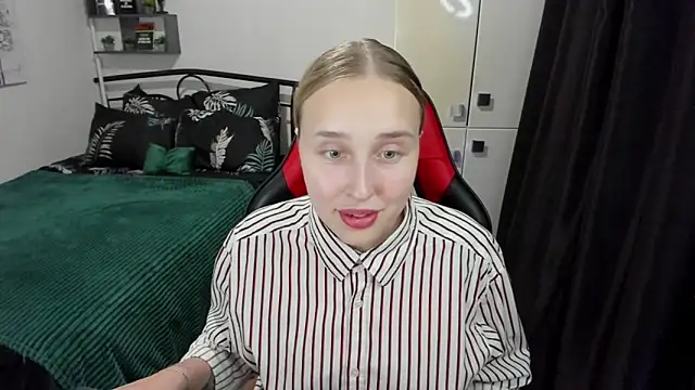 LinaTruly online show from September 24, 8:52 pm