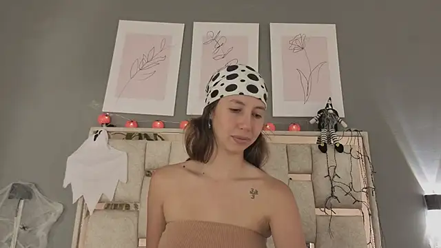 Snapshot of jolie_lov chatting on October 28, 1:28 pm jolie lov online show from October 28, 1:28 pm