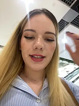 Snapshot of NicoleCut chatting on September 24, 7:13 pm NicoleCut online show from September 24, 7:13 pm