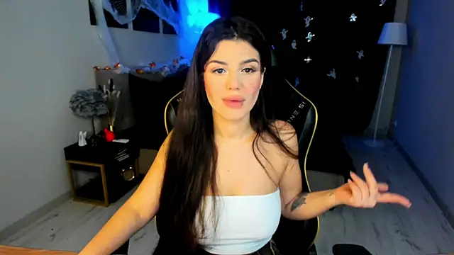 Snapshot of AlluringAriel chatting on October 28, 7:30 pm AlluringAriel online show from October 28, 7:30 pm