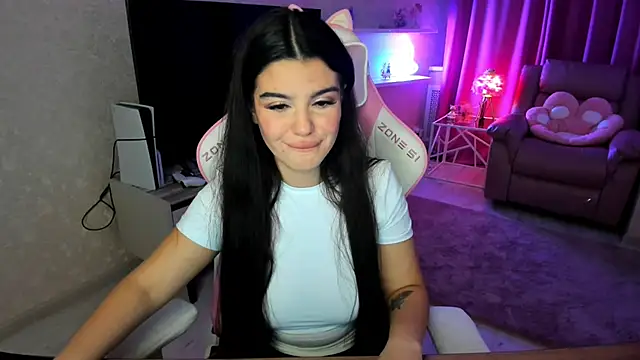 Snapshot of AlluringAriel chatting on October 21, 7:40 pm AlluringAriel online show from October 21, 7:40 pm