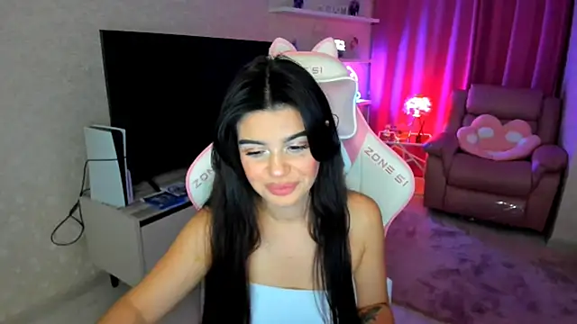 Snapshot of AlluringAriel chatting on October 5, 7:30 pm AlluringAriel online show from October 5, 7:30 pm