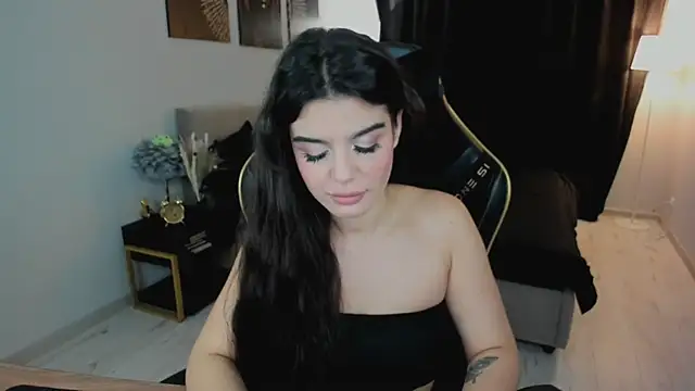 Snapshot of AlluringAriel chatting on October 22, 7:41 pm AlluringAriel online show from October 22, 7:41 pm