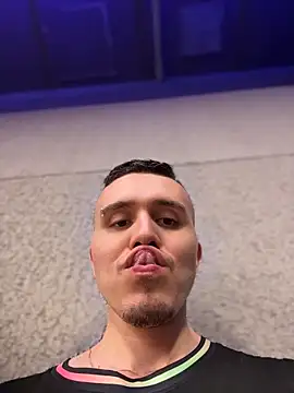 adam-rivera online show from April 25, 7:11 pm