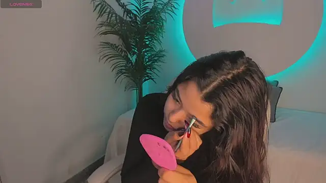 Snapshot of Ariana_Pierce chatting on October 14, 12:30 pm Ariana Pierce online show from October 14, 12:30 pm