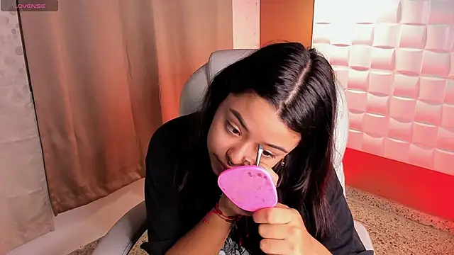 Snapshot of Ariana_Pierce chatting on September 21, 12:37 pm Ariana Pierce online show from September 21, 12:37 pm