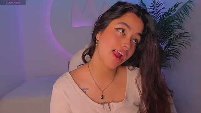 Snapshot of Ariana_Pierce chatting on October 29, 12:53 pm Ariana Pierce online show from October 29, 12:53 pm