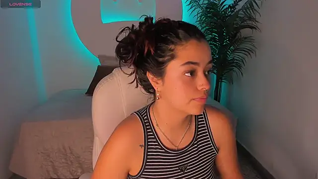 Snapshot of Ariana_Pierce chatting on October 21, 12:42 pm Ariana Pierce online show from October 21, 12:42 pm