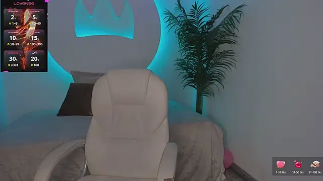 Snapshot of Ariana_Pierce chatting on October 22, 12:43 pm Ariana Pierce online show from October 22, 12:43 pm