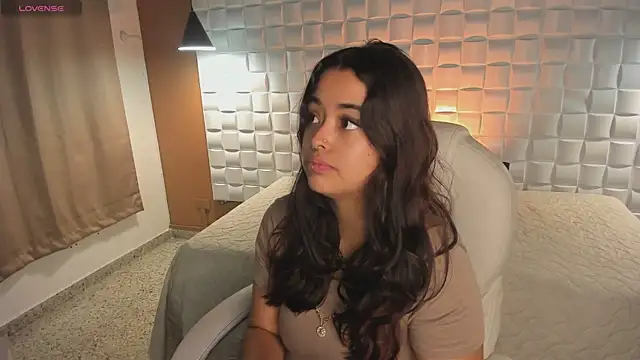 Snapshot of Ariana_Pierce chatting on September 28, 1:16 pm Ariana Pierce online show from September 28, 1:16 pm