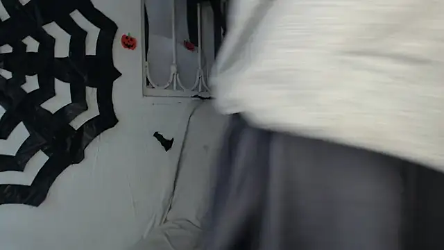 Snapshot of pervertsteens3 chatting on October 29, 6:29 am pervertsteens3 online show from October 29, 6:29 am