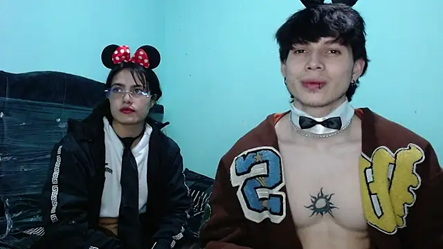 Snapshot of pervertsteens3 chatting on October 23, 7:36 am pervertsteens3 online show from October 23, 7:36 am