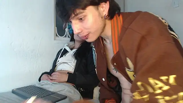 Snapshot of pervertsteens3 chatting on October 24, 7:37 am pervertsteens3 online show from October 24, 7:37 am