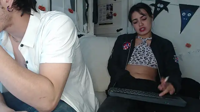 Snapshot of pervertsteens3 chatting on October 27, 8:32 am pervertsteens3 online show from October 27, 8:32 am