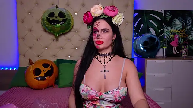 Snapshot of KattieSims chatting on October 31, 6:45 pm KattieSims online show from October 31, 6:45 pm