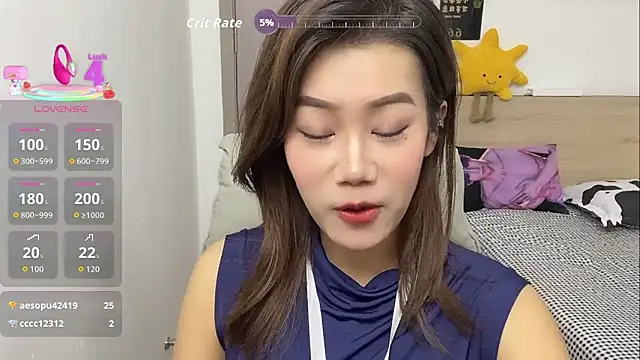 Snapshot of Bella-LL chatting on October 28, 4:35 pm Bella-LL online show from October 28, 4:35 pm