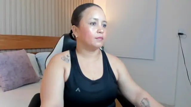 linda rios  online show from June 4, 8:35 pm