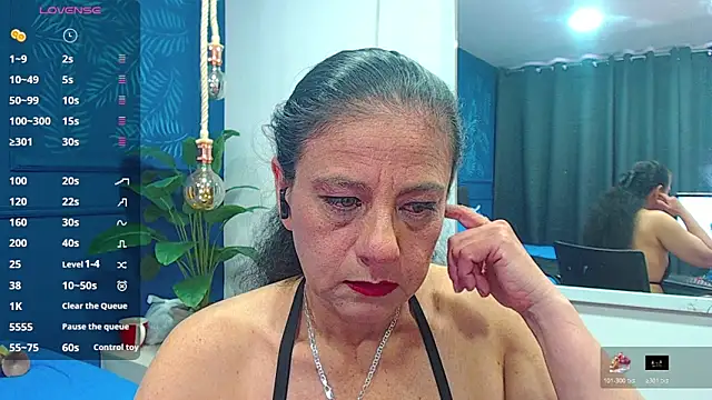 Snapshot of sasi_luna chatting on October 26, 3:40 pm sasi luna online show from October 26, 3:40 pm