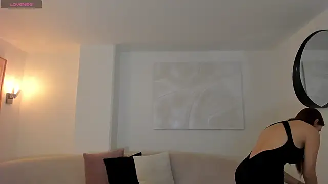 Snapshot of MiaFarrell_ chatting on October 11, 11:14 am MiaFarrell online show from October 11, 11:14 am