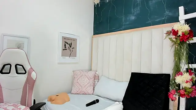 Snapshot of africa_holmes chatting on September 23, 1:37 am africa holmes online show from September 23, 1:37 am