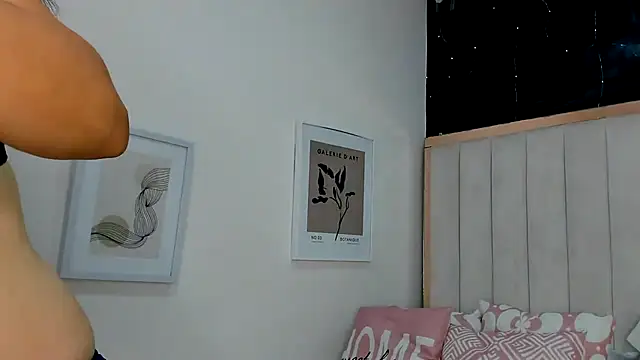 Snapshot of africa_holmes chatting on October 3, 2:05 am africa holmes online show from October 3, 2:05 am