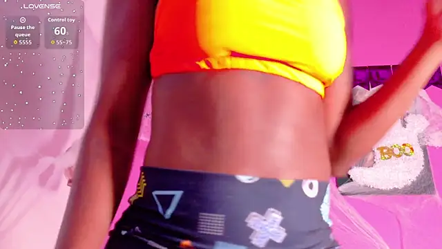 Snapshot of kinkyandsavage chatting on October 8, 7:40 pm kinkyandsavage online show from October 8, 7:40 pm