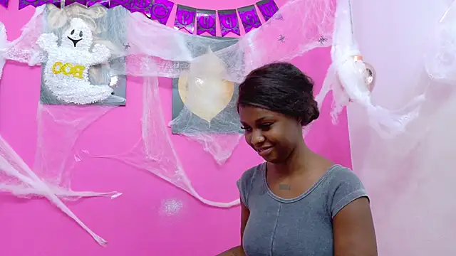 Snapshot of kinkyandsavage chatting on October 27, 7:41 pm kinkyandsavage online show from October 27, 7:41 pm