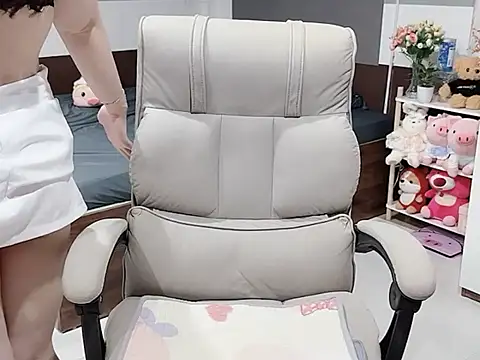 Eva-Public online show from September 22, 4:49 pm