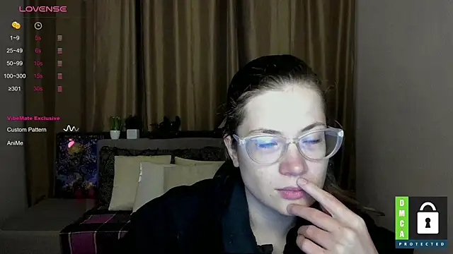 Snapshot of Alicia_redfollow chatting on October 1, 11:26 am Alicia redfollow online show from October 1, 11:26 am