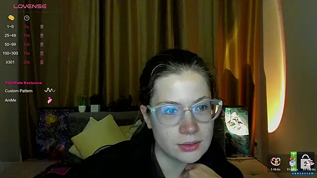 Snapshot of Alicia_redfollow chatting on October 21, 5:28 pm Alicia redfollow online show from October 21, 5:28 pm