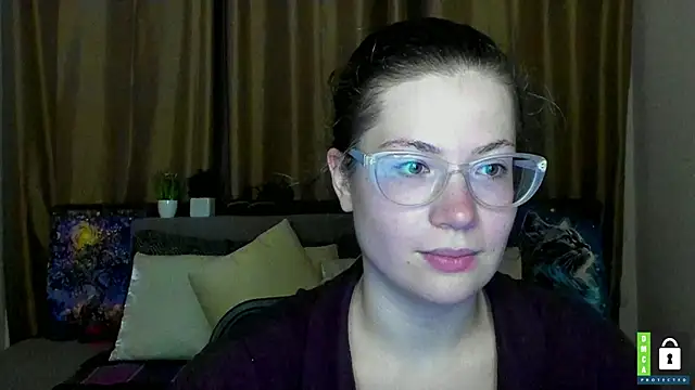 Snapshot of Alicia_redfollow chatting on October 22, 5:29 pm Alicia redfollow online show from October 22, 5:29 pm