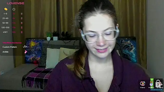 Snapshot of Alicia_redfollow chatting on October 12, 5:37 pm Alicia redfollow online show from October 12, 5:37 pm