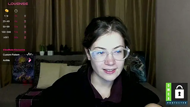 Snapshot of Alicia_redfollow chatting on October 5, 5:18 pm Alicia redfollow online show from October 5, 5:18 pm