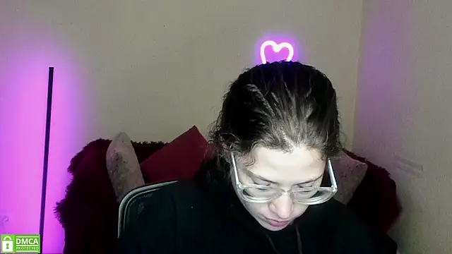 Snapshot of Alicia_redfollow chatting on September 16, 11:29 am Alicia redfollow online show from September 16, 11:29 am