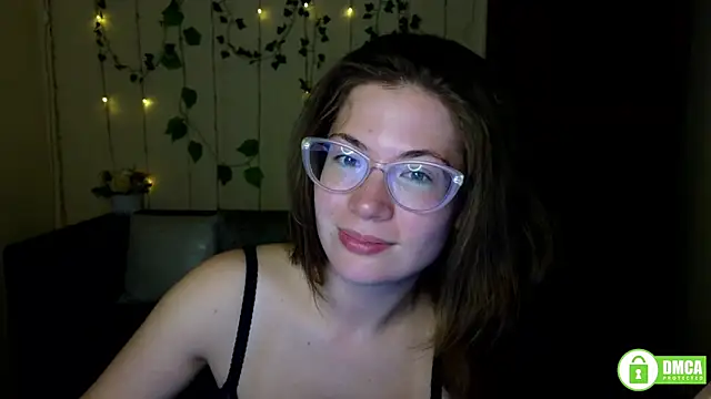 Snapshot of Alicia_redfollow chatting on September 25, 11:53 am Alicia redfollow online show from September 25, 11:53 am