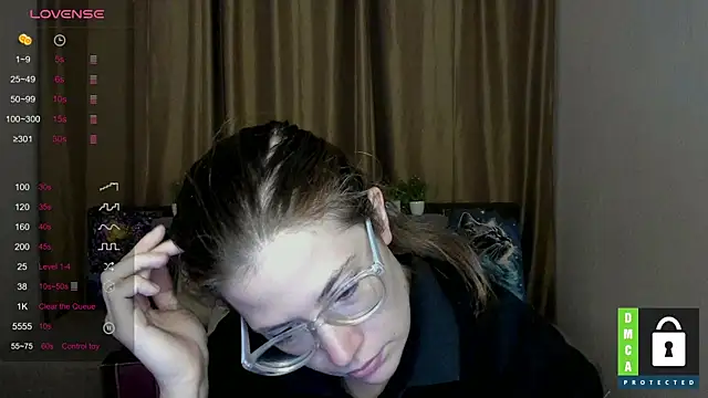 Snapshot of Alicia_redfollow chatting on October 2, 11:37 am Alicia redfollow online show from October 2, 11:37 am