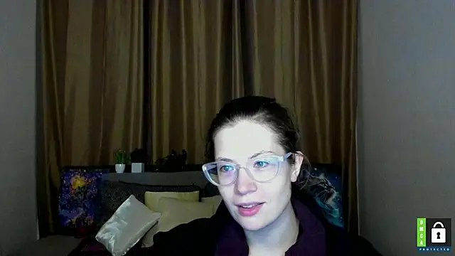 Snapshot of Alicia_redfollow chatting on October 19, 11:34 am Alicia redfollow online show from October 19, 11:34 am