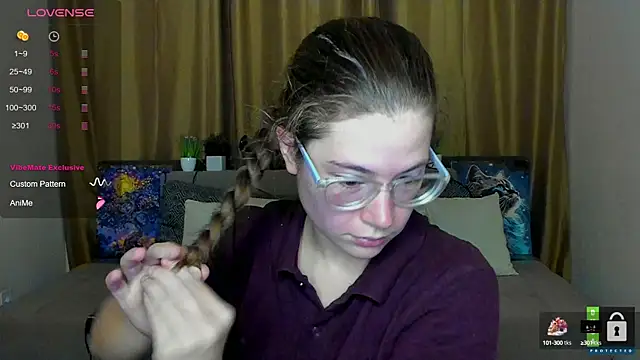 Snapshot of Alicia_redfollow chatting on October 14, 5:26 pm Alicia redfollow online show from October 14, 5:26 pm