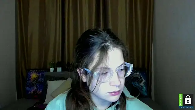 Snapshot of Alicia_redfollow chatting on October 25, 11:07 am Alicia redfollow online show from October 25, 11:07 am